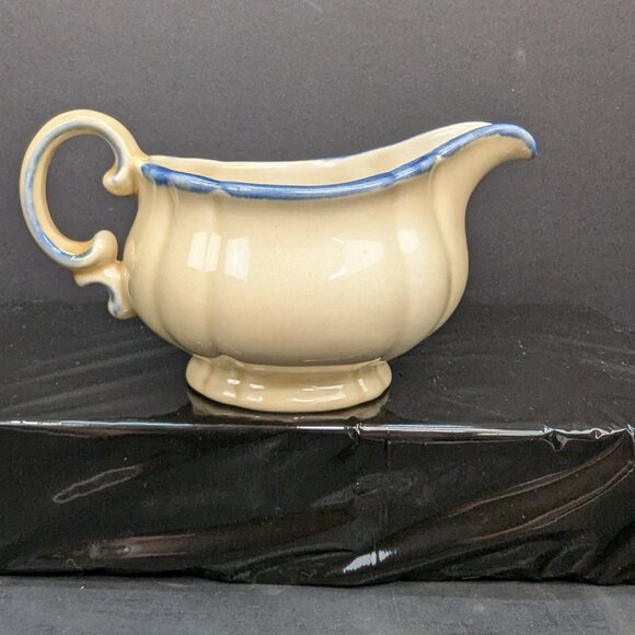 Vernon Ware By Metlox GIGI Handpainted Stoneware Creamer 679 Made in California - Picture 4 of 8